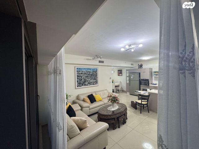 דירה, שדרות אבא חושי, סביוני הכרמל, חיפה