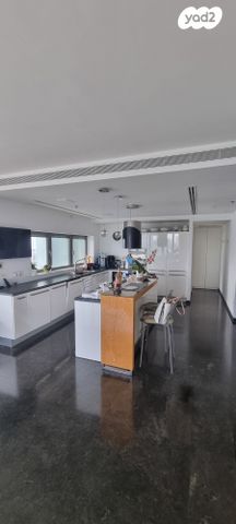 דירה, ניסים אלוני, צמרות איילון, פארק צמרת, תל אביב יפו