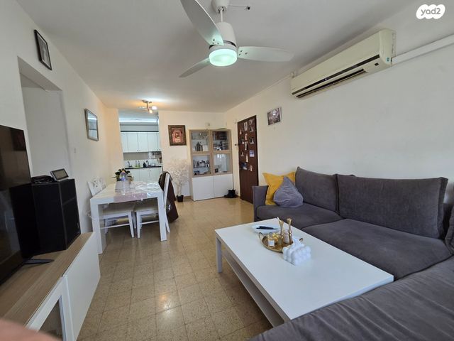 דירה, מרדכי אלקחי, ארמון הנציב, תלפיות מזרח, ירושלים