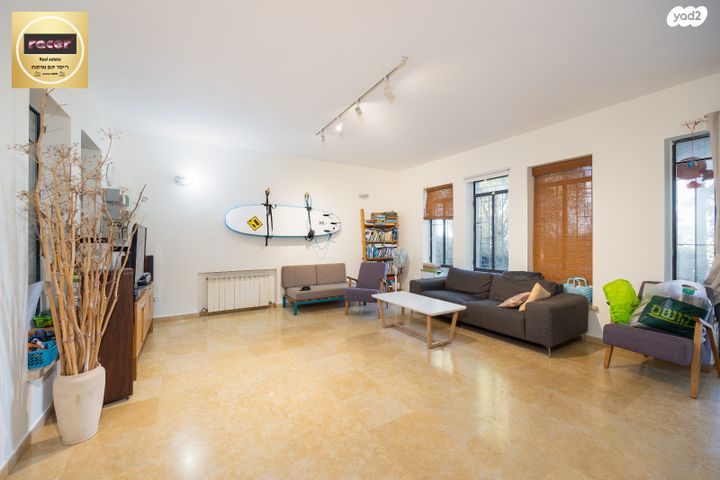 בית פרטי/ קוטג', הרימון, שורש, שורש