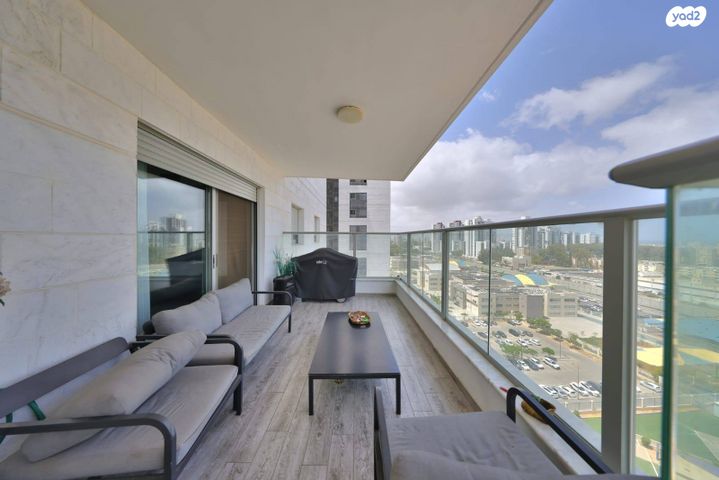 דירה, ש"י עגנון, משכנות האומנים, קרית מוצקין