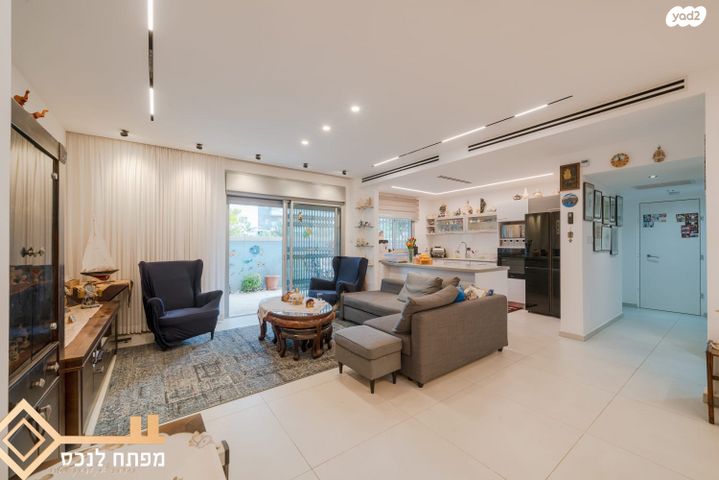 דירת גן, אריאל שרון, נווה שרון / שער העיר, נתיבות