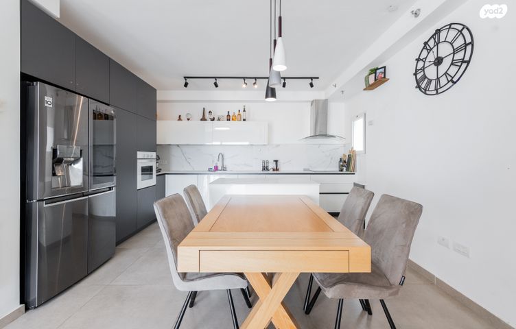 דירה, יסוד המעלה, גיל עמל, הוד השרון