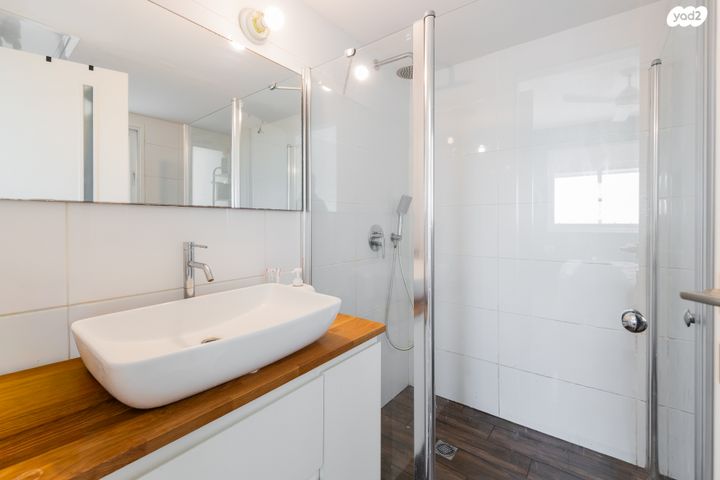 דירה, יסוד המעלה, גיל עמל, הוד השרון