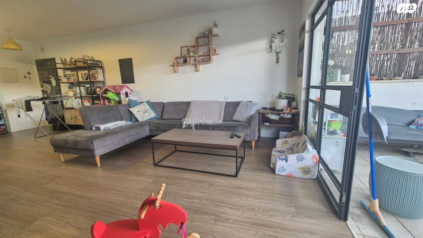 דירת גן, אורנית, אורנית