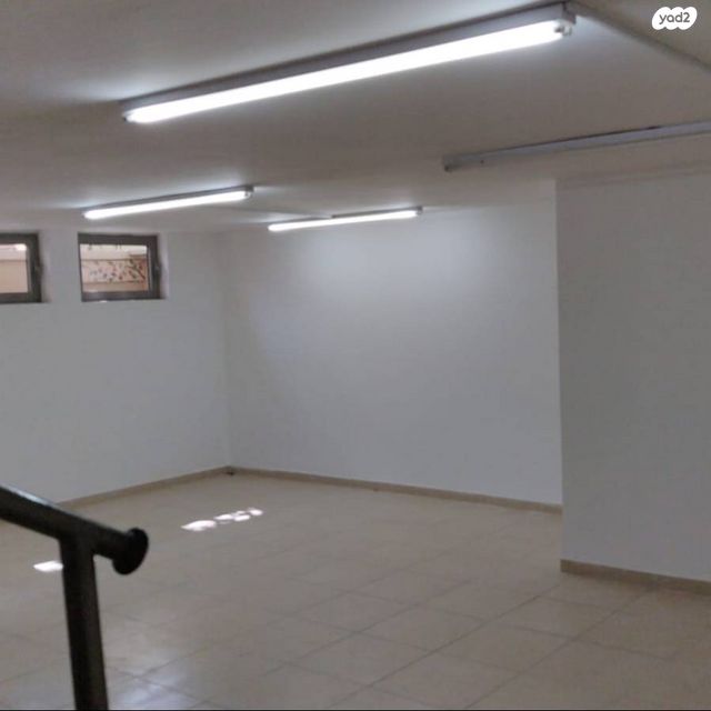 דו משפחתי, הגננת הראשונה, בנות חיל, ראשון לציון