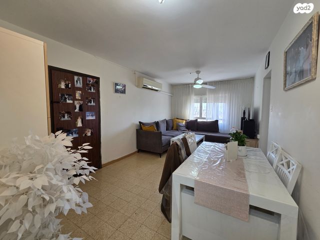 דירה, מרדכי אלקחי, ארמון הנציב, תלפיות מזרח, ירושלים