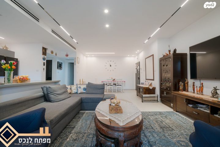 דירת גן, אריאל שרון, נווה שרון / שער העיר, נתיבות