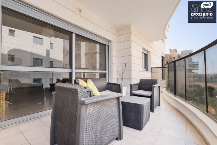 דירה, קדימה צורן