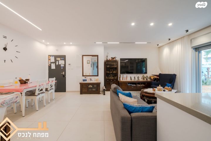 דירת גן, אריאל שרון, נווה שרון / שער העיר, נתיבות