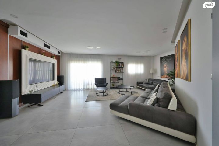 דירה, ש"י עגנון, משכנות האומנים, קרית מוצקין