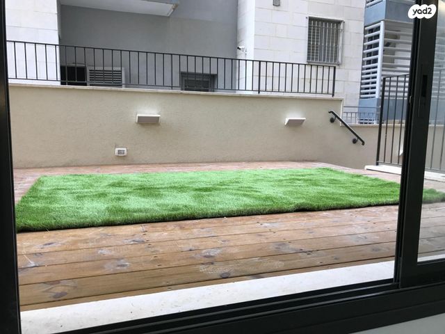 דירת גן, רוקח, רמת גן