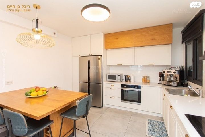 גג/ פנטהאוז, נעמי שמר, נאות אפק, אפקה, קרית ביאליק