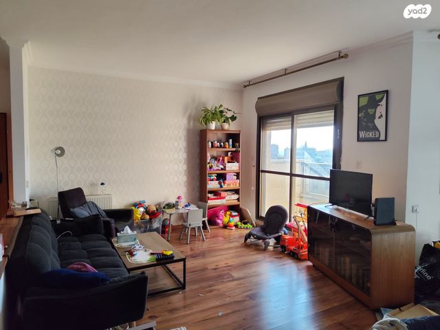 דירה, שכונה י"ג, מבשרת ציון