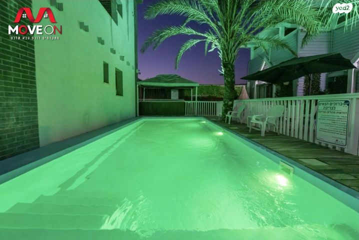 טריפלקס, מגדל, מגדל