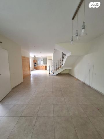 דו משפחתי, צבעוני, שערי תקווה, שערי תקווה