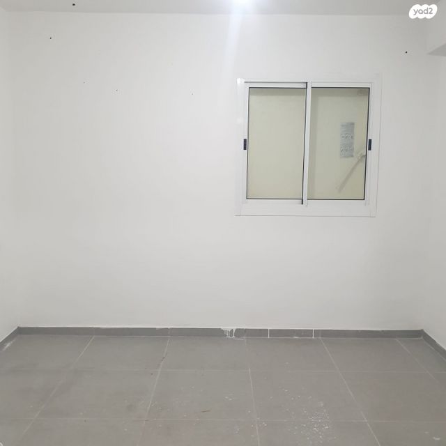 דירה, רמב"ם, ראשון לציון