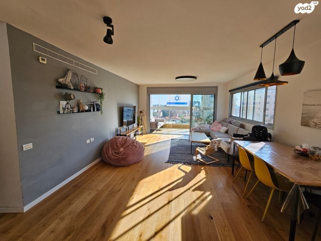 דירה, עין גדי, עין הים, חדרה