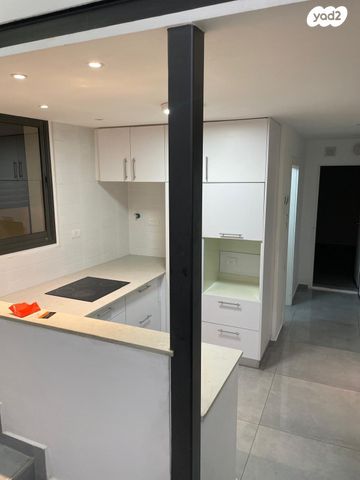 דירת גן, רוקח, רמת גן