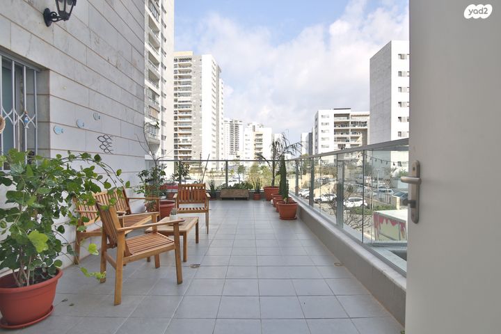 דירה, החותרים, טירת כרמל