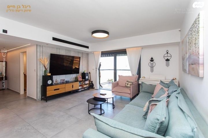 גג/ פנטהאוז, נעמי שמר, נאות אפק, אפקה, קרית ביאליק