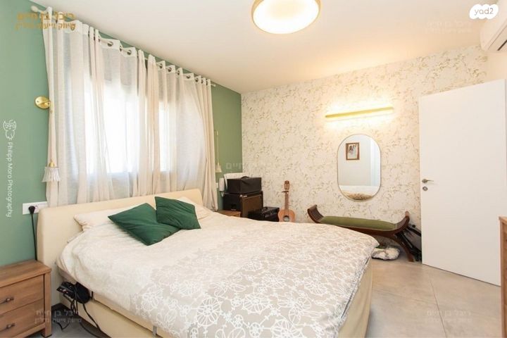 גג/ פנטהאוז, נעמי שמר, נאות אפק, אפקה, קרית ביאליק