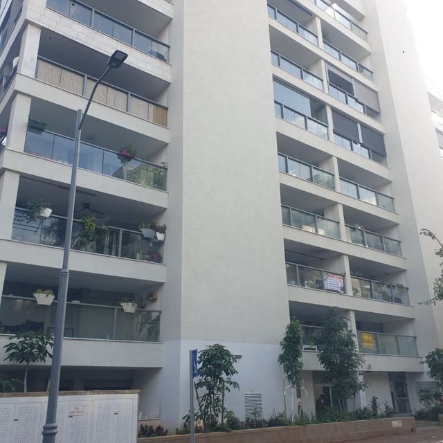 דירה, רמב"ם, ראשון לציון