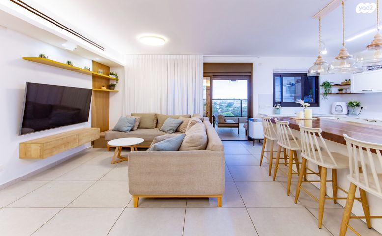 שולמית אלוני 