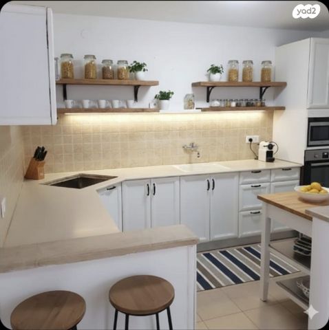 דירה, שרת, שז"ר / דקר, טירת כרמל