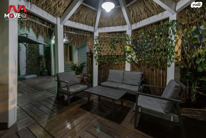 טריפלקס, מגדל, מגדל