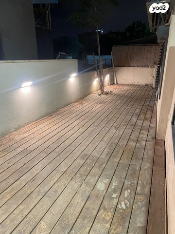 דירת גן, רוקח, רמת גן