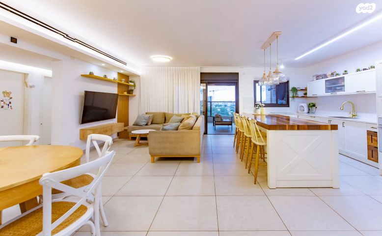 שולמית אלוני 