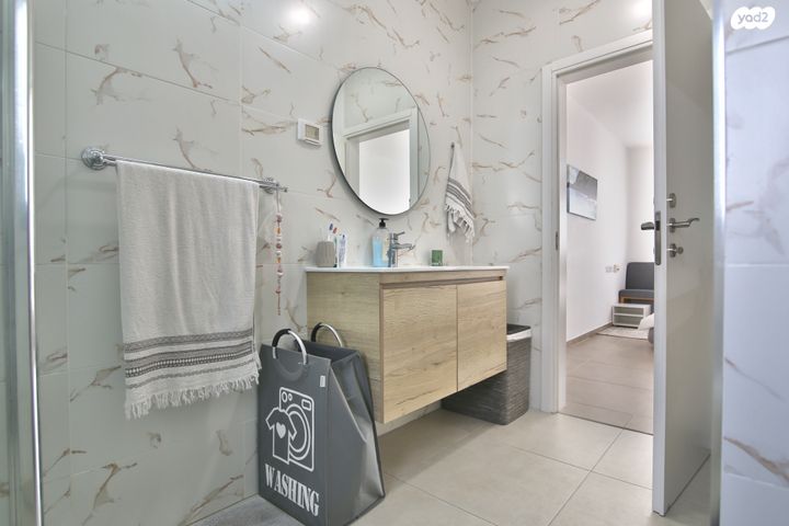 דירה, החותרים, טירת כרמל