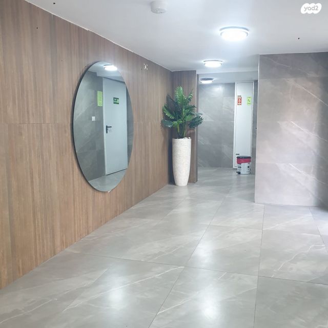 דירה, רמב"ם, ראשון לציון