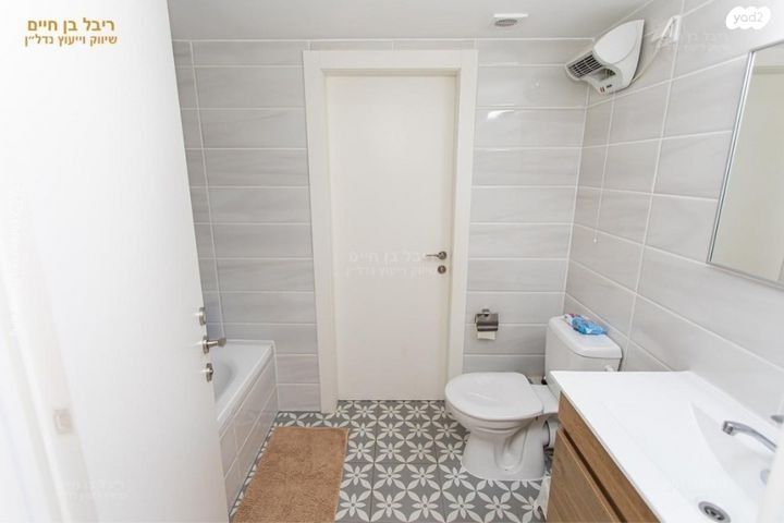 גג/ פנטהאוז, נעמי שמר, נאות אפק, אפקה, קרית ביאליק