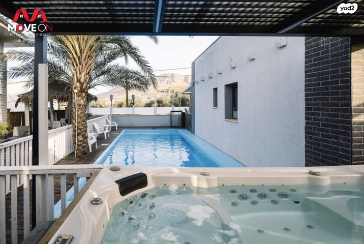 טריפלקס, מגדל, מגדל