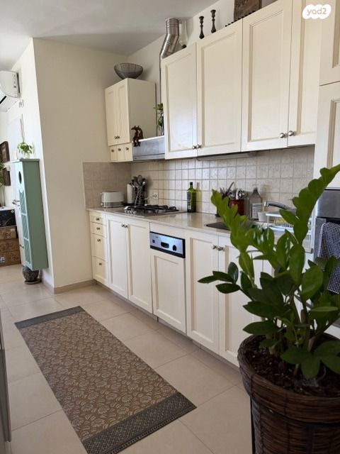 דירה, עין רוגל, גבעת חנניה, אבו תור, ירושלים