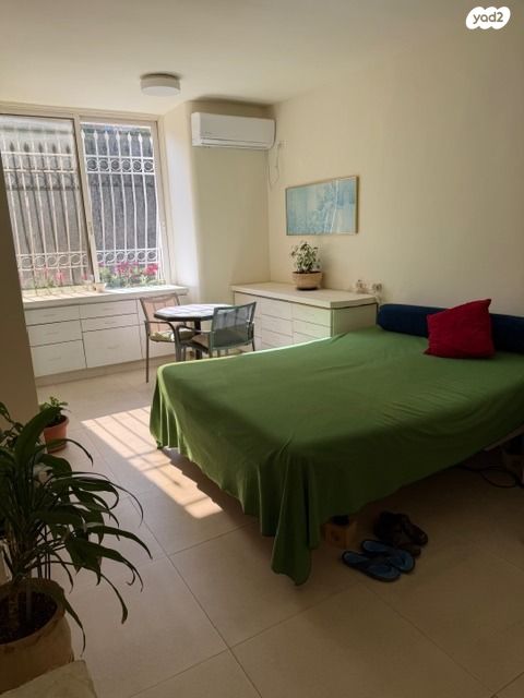 דירה, עין רוגל, גבעת חנניה, אבו תור, ירושלים