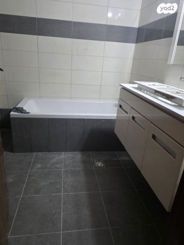 דירה, הגר"א, רמת חן ובן ציון, נתניה