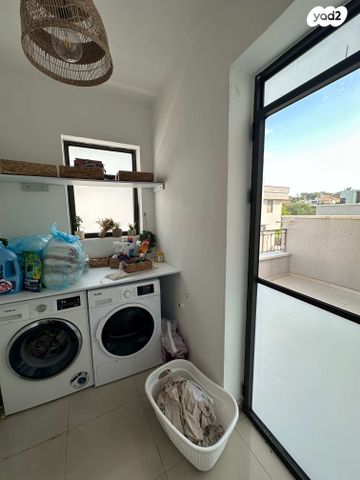 בית פרטי/ קוטג', נאות הפרחים, גן יבנה