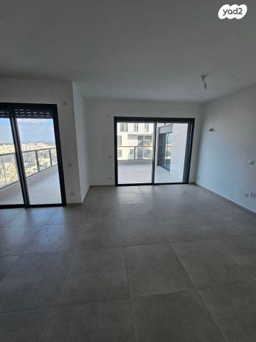 דירה, אמנון ליפקין שחק, נתניה