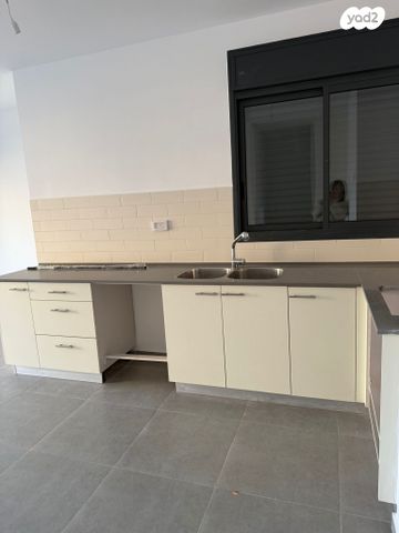 דירה, שיר השירים 5, גן יבנה מערב, גן יבנה