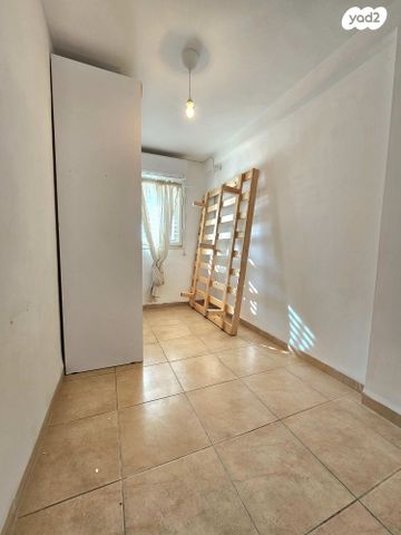 דירה, הוגו מולר, מרכז העיר, קרית אתא