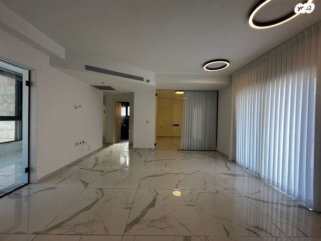 גג/ פנטהאוז, עיר, מרכז העיר, נהריה