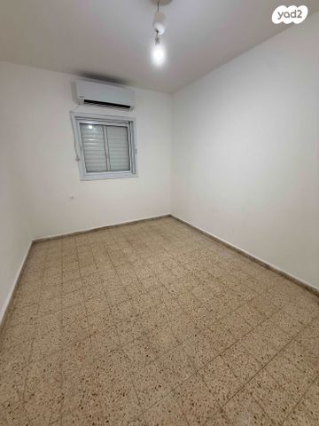 דירה, הדרור, נאות בן גוריון, יבנה