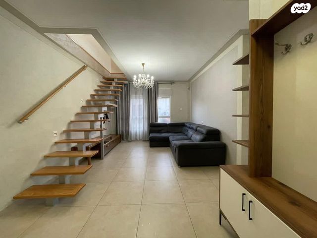 גג/ פנטהאוז, חיים, קרית ביאליק