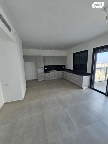 דירה, אמנון ליפקין שחק, נתניה