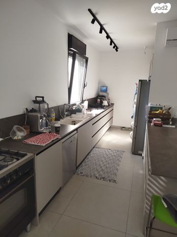 דירה, יאיר רוזנבלום, רעננה