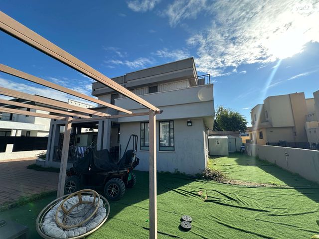 בית פרטי/ קוטג', נאות הפרחים, גן יבנה