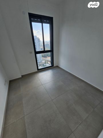 דירה, אמנון ליפקין שחק, נתניה